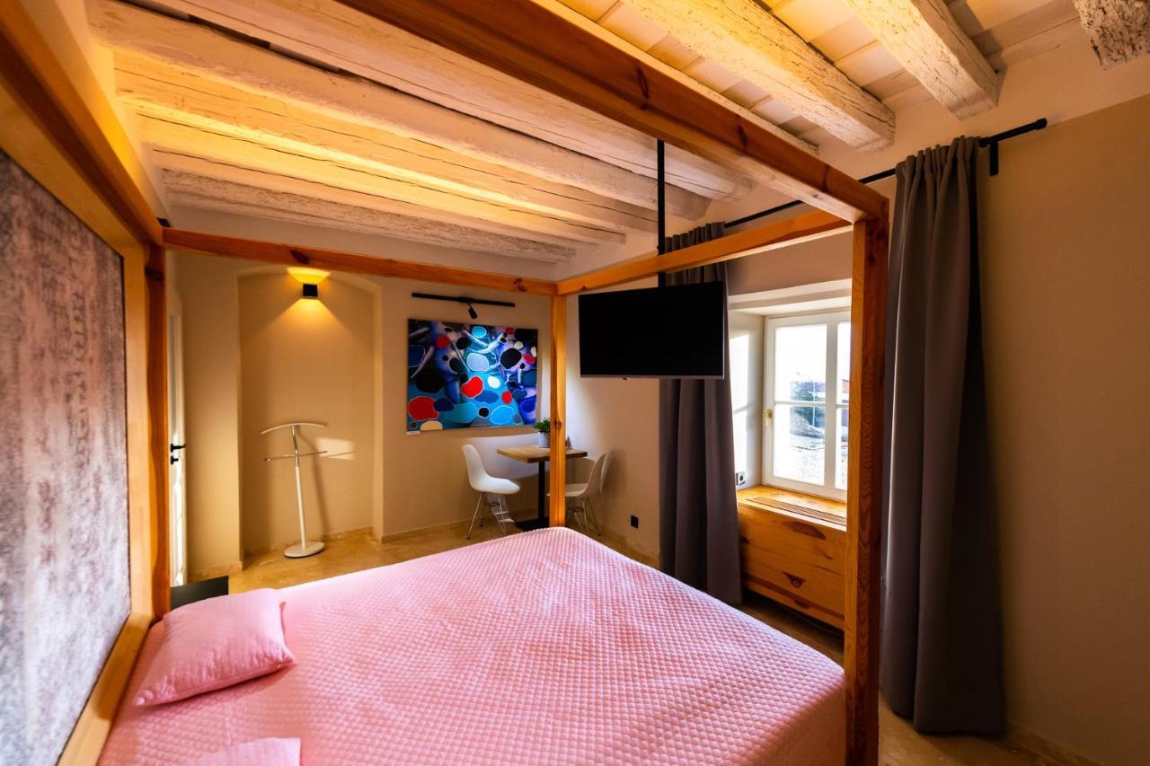 Hotel Desatero Микулов Экстерьер фото