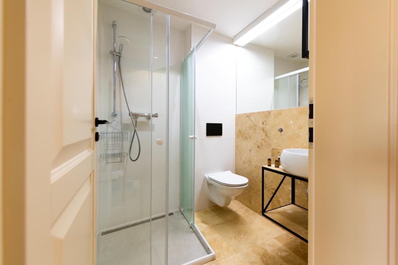 Hotel Desatero Микулов Экстерьер фото