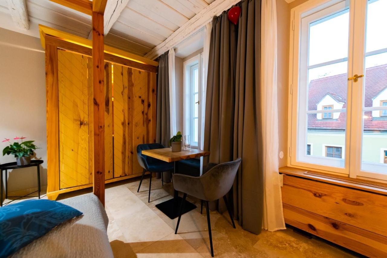 Hotel Desatero Микулов Экстерьер фото