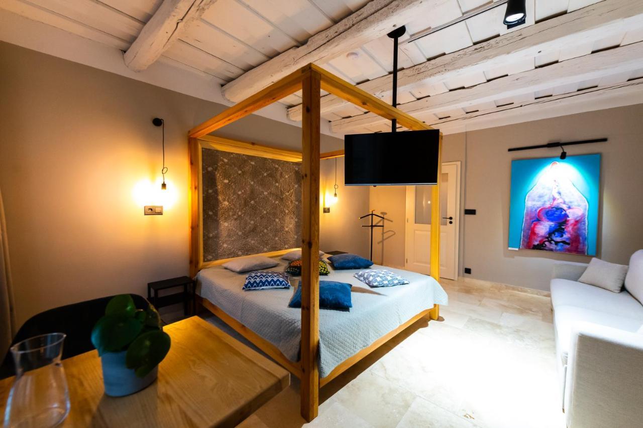 Hotel Desatero Микулов Экстерьер фото